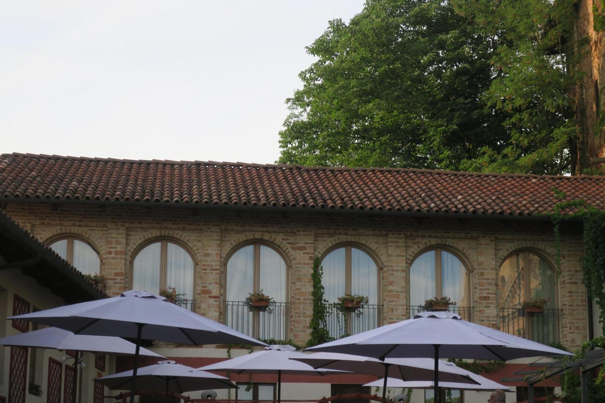 Foresteria Ristorante Conti Roero Monticello d'Alba Kültér fotó